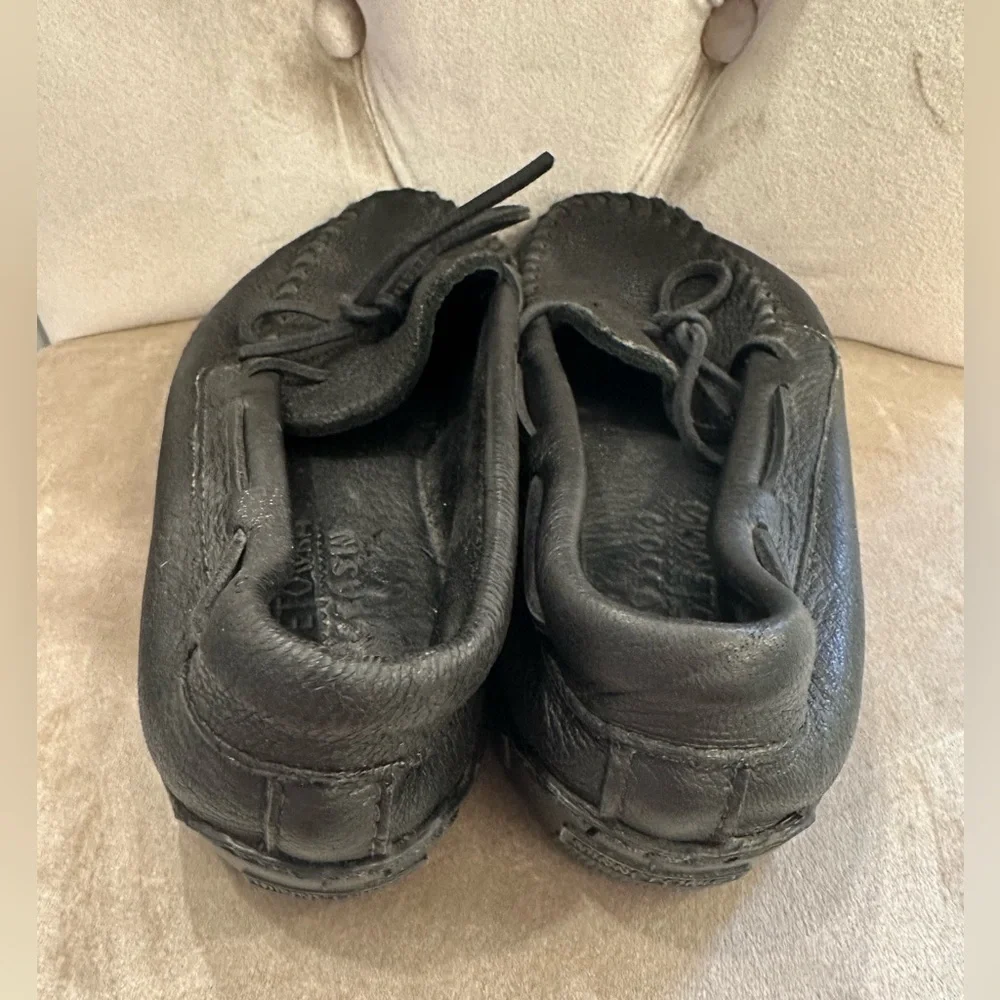 Minnetonka Men's 9 Black Classic Moosehide Leather Moccasins Loafers Pebble EUC